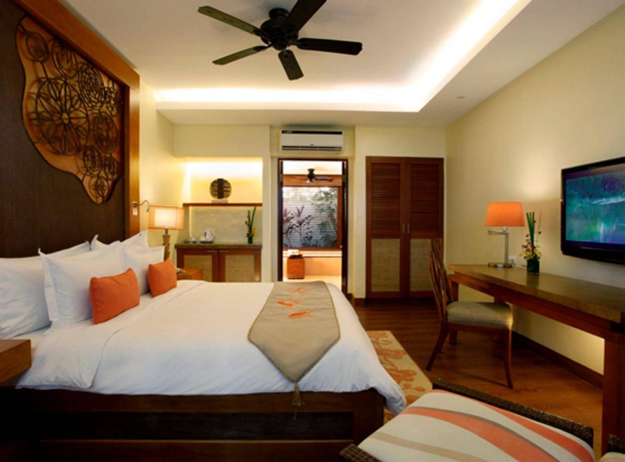 Crimson Resort And Spa - Mactan Island, Cebu Lapu-Lapu City Exteriör bild
